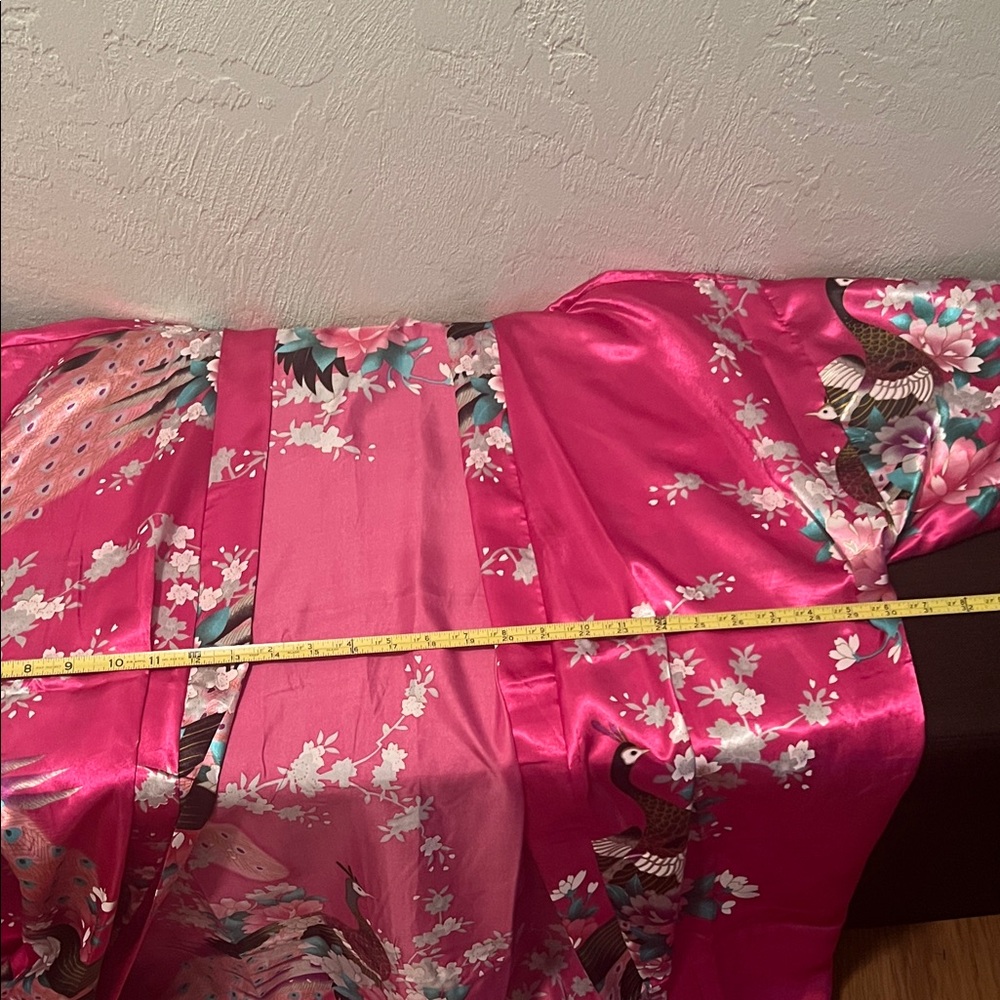 #0982+ Singapore Silk Dynasty Floral Pink Kimono Robe”43 X 30” - Picture 6 of 10